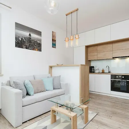 Dąbska By Renters Apartamento